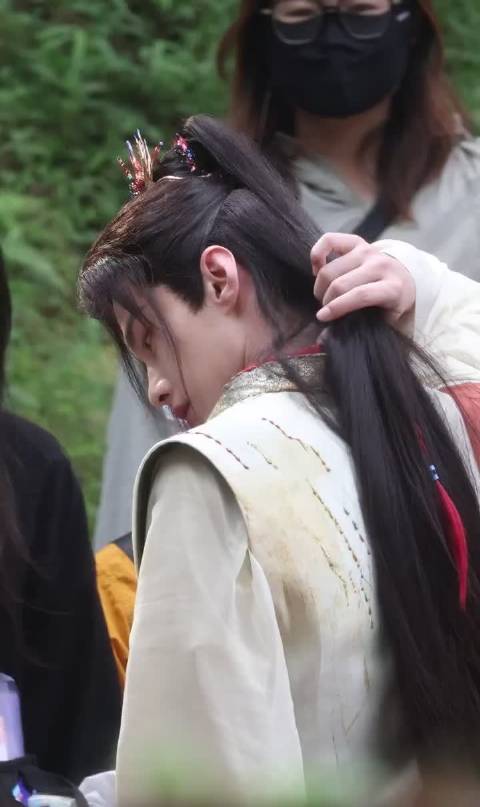 何与《千夜奇谭》今日摄路透来了，来看看怼脸生频如何