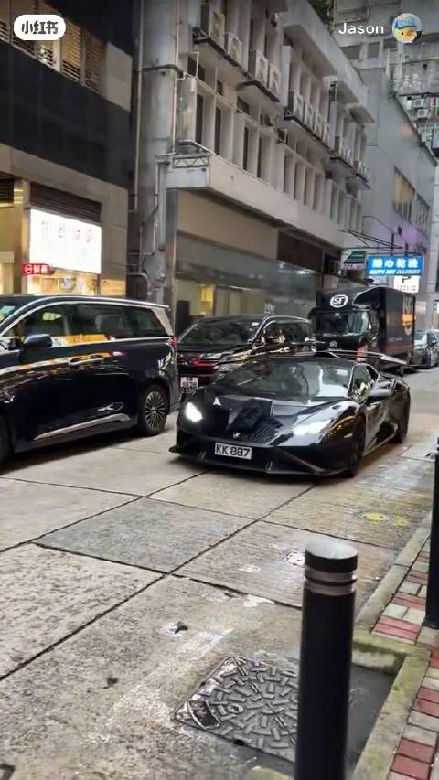 网友香港偶遇郭富城开着兰博基尼STO出街吃饭