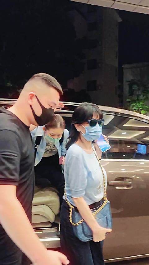 赵雅芝现身重庆万州，是来参加什么活动吗？
