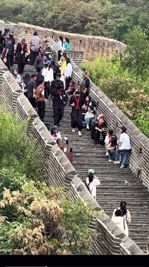 网友偶遇肖战长城拍摄 期待哥哥带来的新惊喜