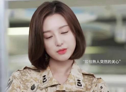 看似是两个人的通话，实则是四个人的想念 太阳的后裔 宋慧乔 金智媛