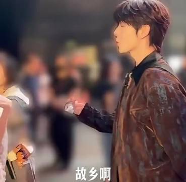 曾辉唱歌给沈梦辰听沉默了，我们梦辰还问是什么歌…