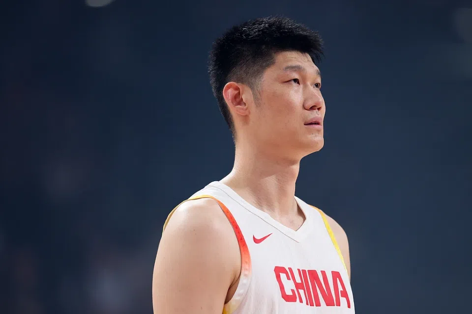 领先5分！季军赛中国男篮首节7人得分，焦泊乔攻防两端表现不俗