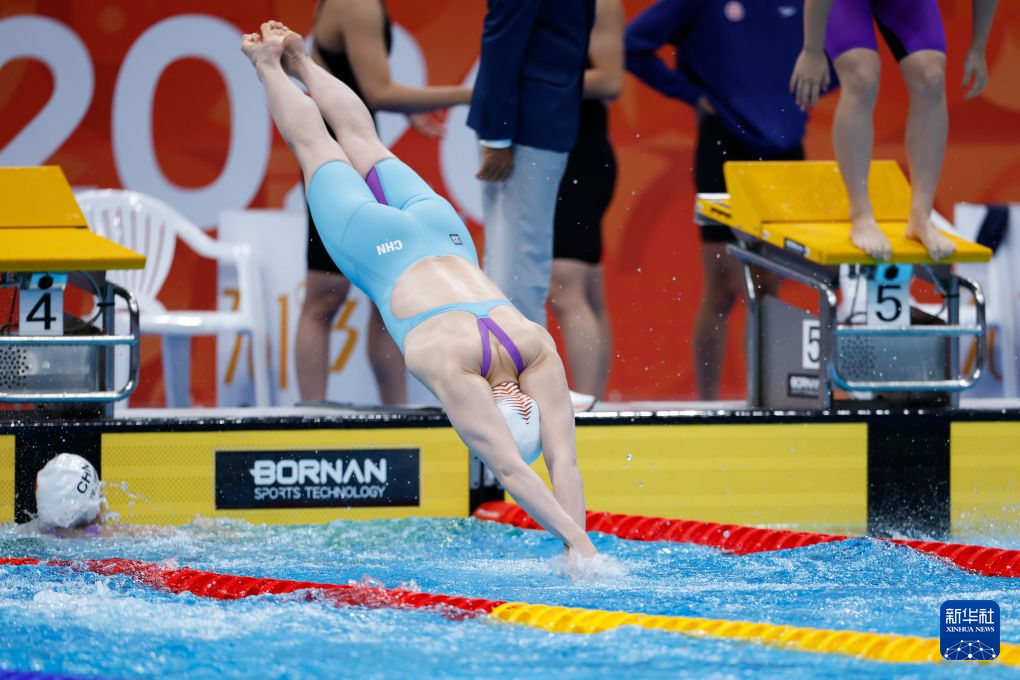 中国队获女子4X100米自由泳接力冠军