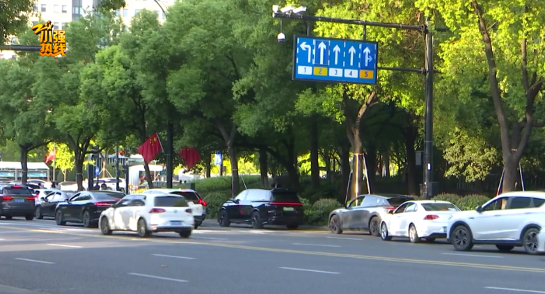 “不坐就滚下去”,两名女孩坐顺风车半路被赶下车,平台:已封禁司机账号 “不坐就滚下去”,两名女孩坐顺风车半路被赶下车,平台:已封禁司机账号