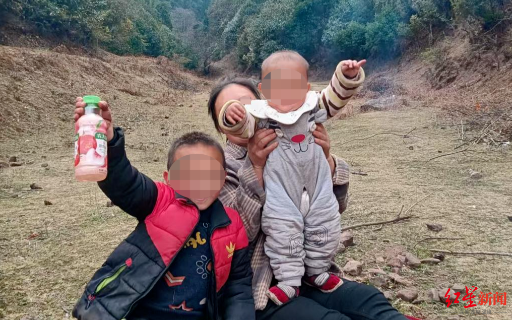 两兄妹遭蜂群蜇伤身亡案明日开庭，养蜂人被控过失致人死亡罪 父母：这一年很煎熬，活在内疚和后悔中