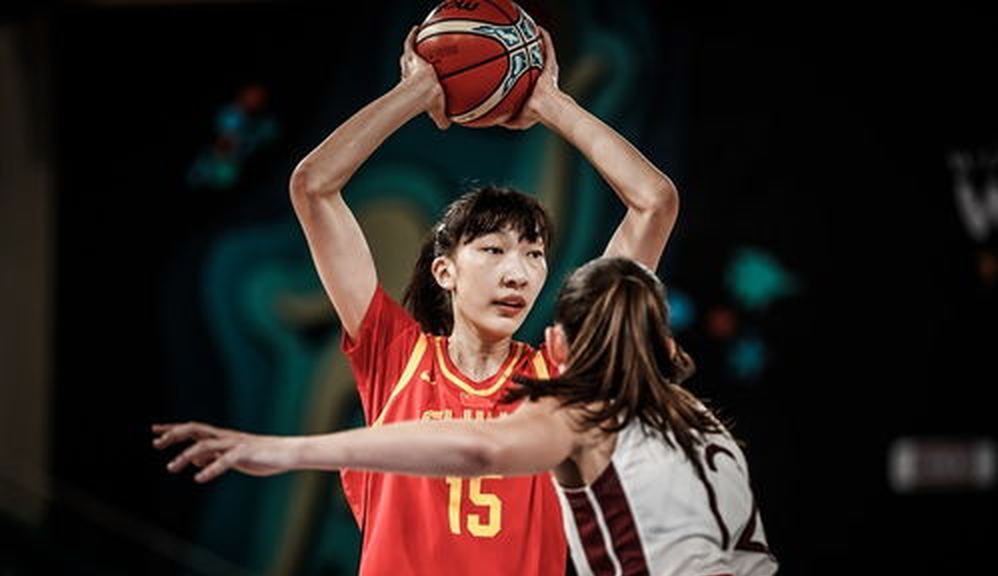 中国女篮亚运会名单少了韩旭李月汝，19岁张子宇72命中率扛内线，宫鲁鸣放话以赛代练卫冕悬了？
