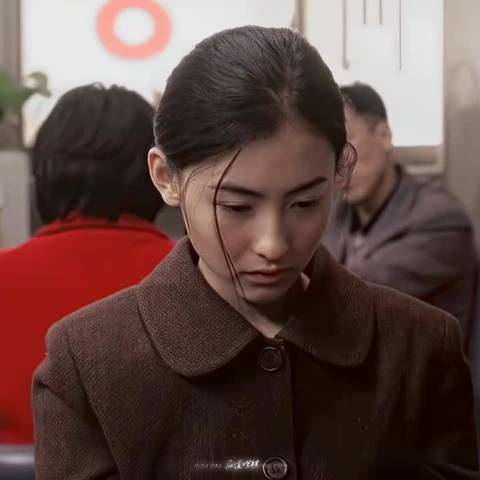 翻开一本妈妈的老相册 张柏芝眼神表达完全正确，这就是天赋，灵气迸发 张柏芝