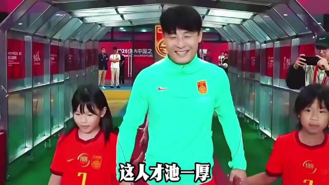 传承与希望！武磊深知自己大概率无缘2030年世界杯，他精心准备海报…