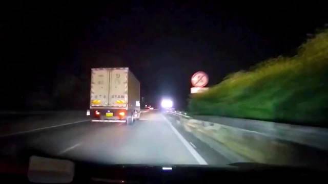 和大货车抢道，结果悲剧了