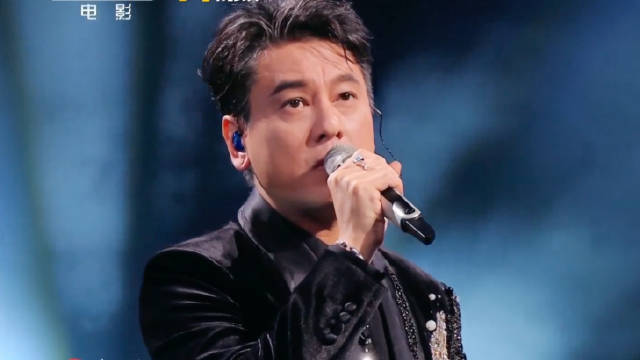 朱孝天带来歌曲《流星雨》…