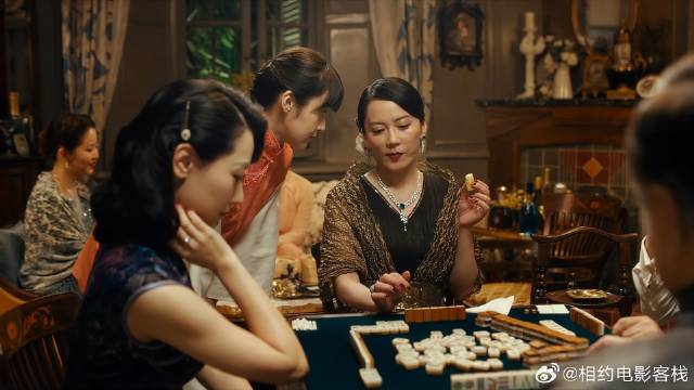 富太请客，烤乳猪现做美食，娱乐项目接地气搓麻