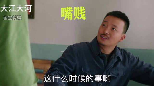 村长帮女孩摘掉帽子，看着不一样的村长女孩心动了