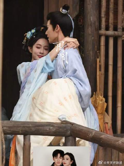 他又把他老婆抱进屋了 又抱进屋了