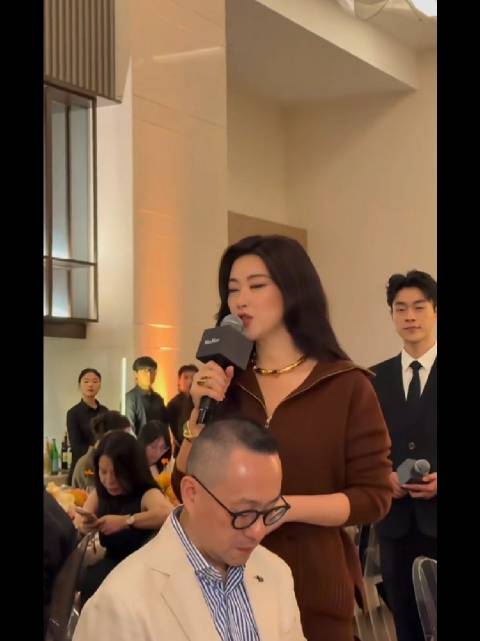 朱珠不愧是“人间富贵花”！42岁的她状态还这么好，明艳大气！