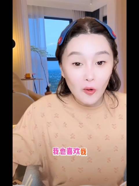 球球说本山大叔现在是越来越可爱了，太招人喜欢了，也经常表达对她的爱！
