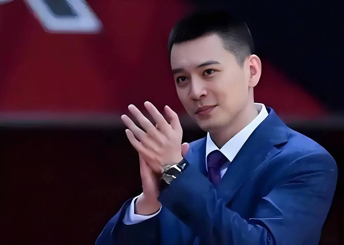 抵达北京,杨鸣发声,官宣上任,正式签约,将和男篮超巨联手 抵达北京,杨鸣发声,官宣上任,正式签约,将和男篮超巨联手