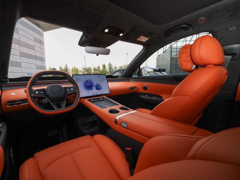 15万左右最新款新能源SUV！极狐阿尔法T7车漆很高级