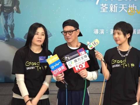 蒙嘉慧五官没什么变化，就是胖了一点