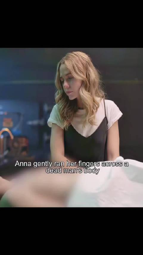 美女入殓师触碰英俊男尸