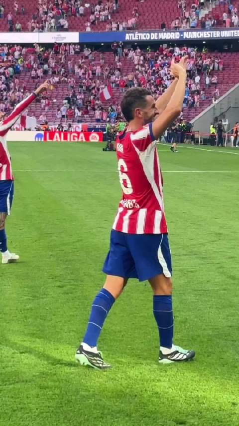 马德里德比终场哨响，队长科克挥手致意