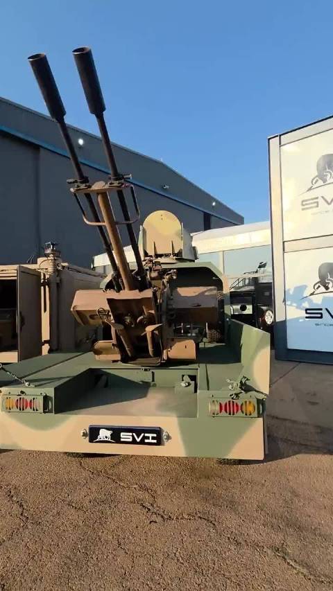 南非防务展上出现 6x6 武装皮卡改装方案