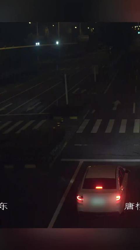 遮挡号牌闯红灯? 驾驶证一次性记15分@合肥交警