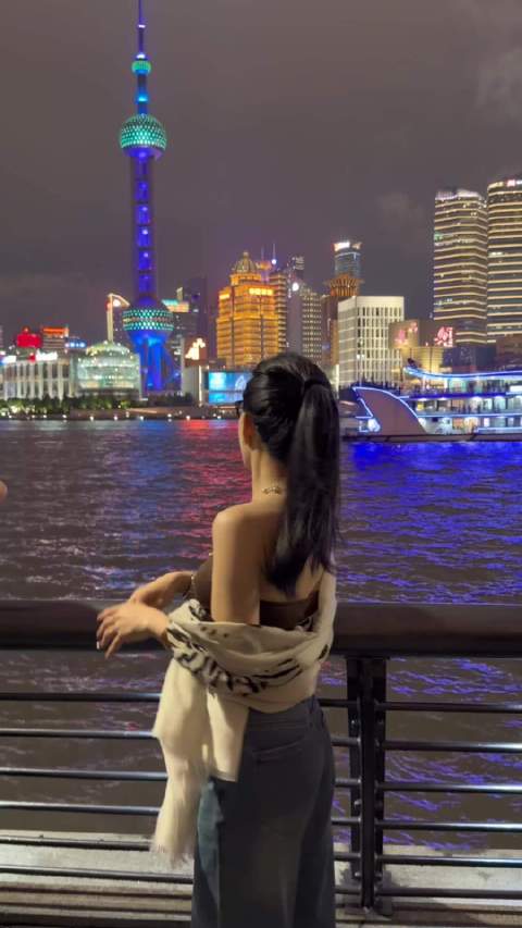 没钱上海只有沙县兰州拉面，有钱才是纸醉金迷十里洋场