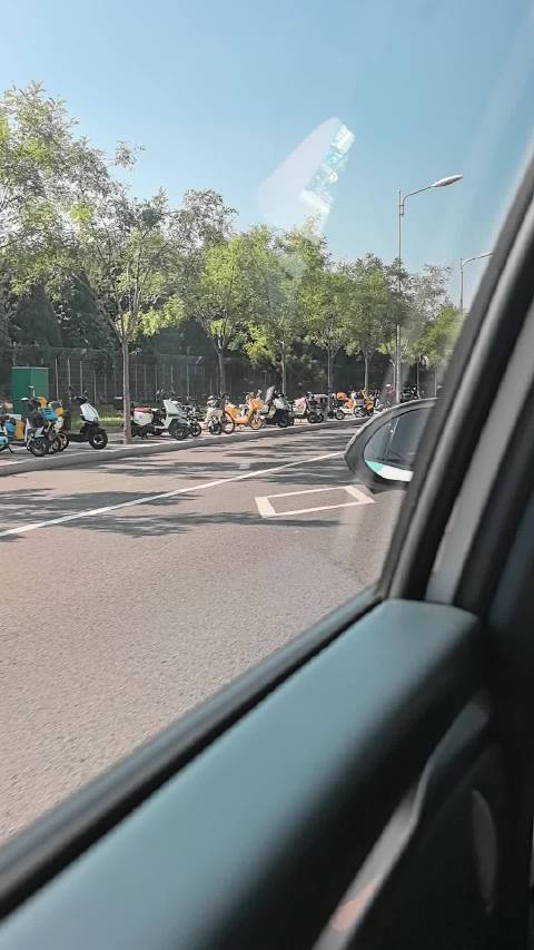 上班暂停 无人驾驶体验中