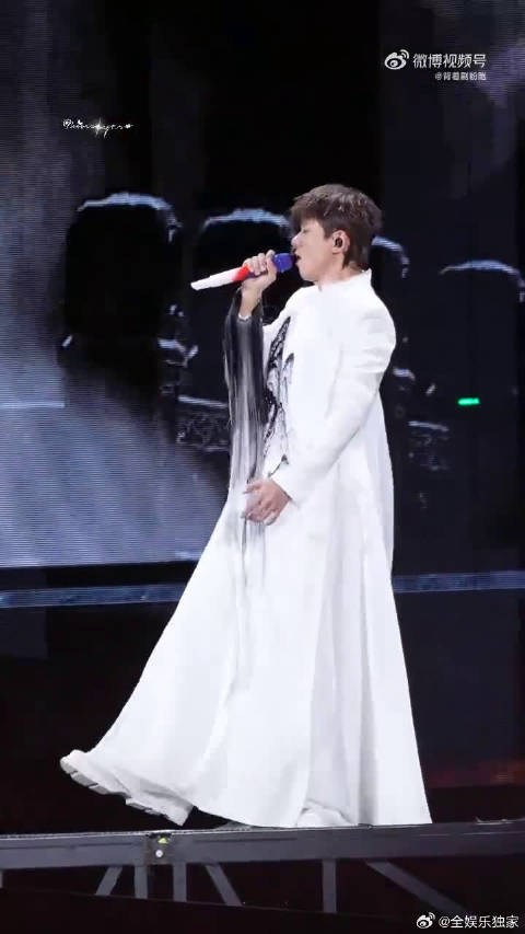 张杰湾区舞台演绎天下，双语编排氛围感拉满