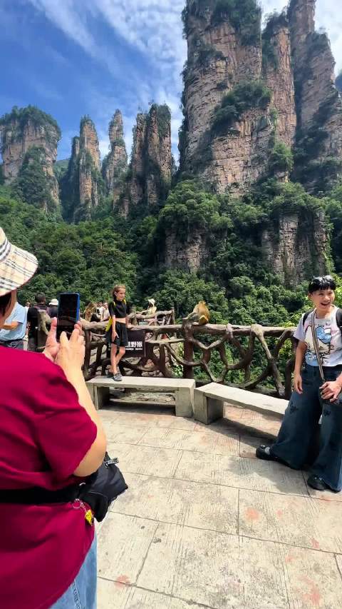 《阿凡达》的电影画面，在中国湖南张家界再现