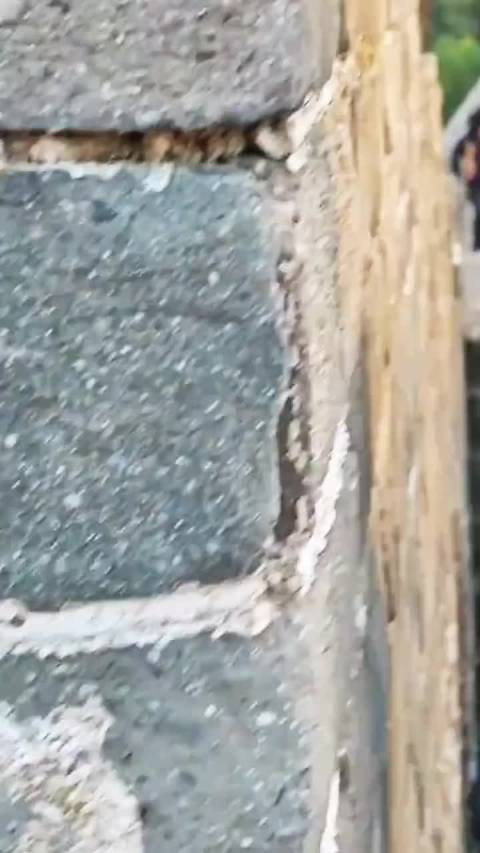 肖战请工作人员喝咖啡，淡淡一笑瞬间圈粉