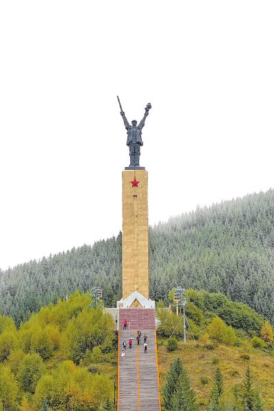 追寻长征峥嵘印记 弘扬国防爱国情怀