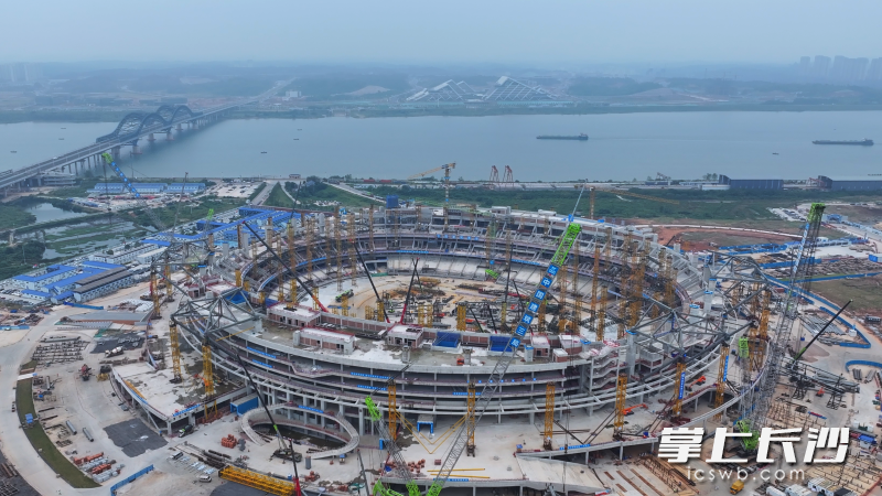 浇筑混凝土约32万立方米！长沙奥体中心“一场两馆”混凝土主体全面封顶