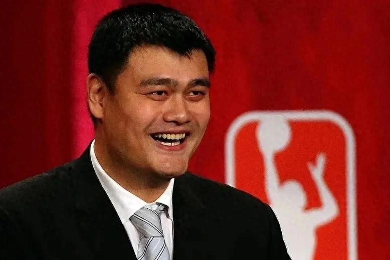 姚明当年说“我负责”辞职担责，如今篮协主席连名字都没人知道