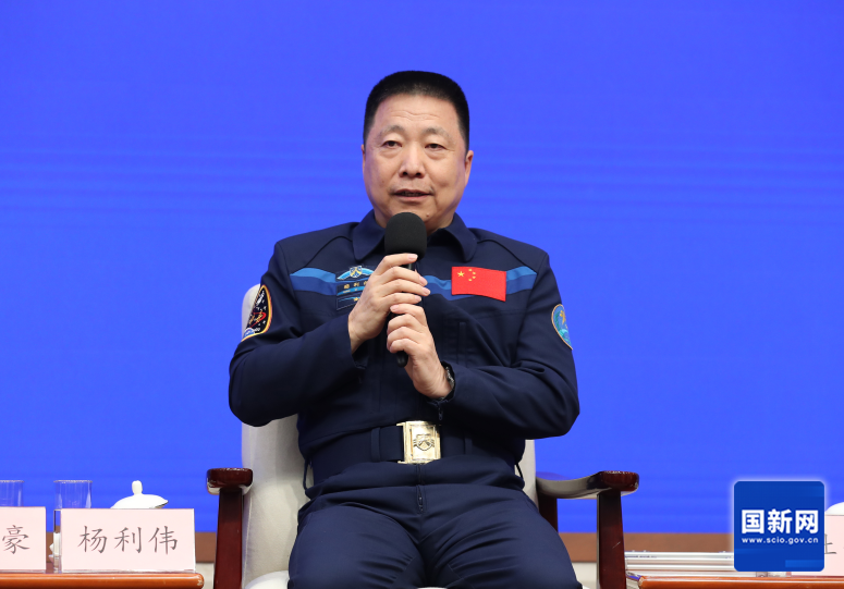 杨利伟谈载人登月:一系列突破和工作都要做到万无一失 杨利伟谈载人登月:一系列突破和工作都要做到万无一失