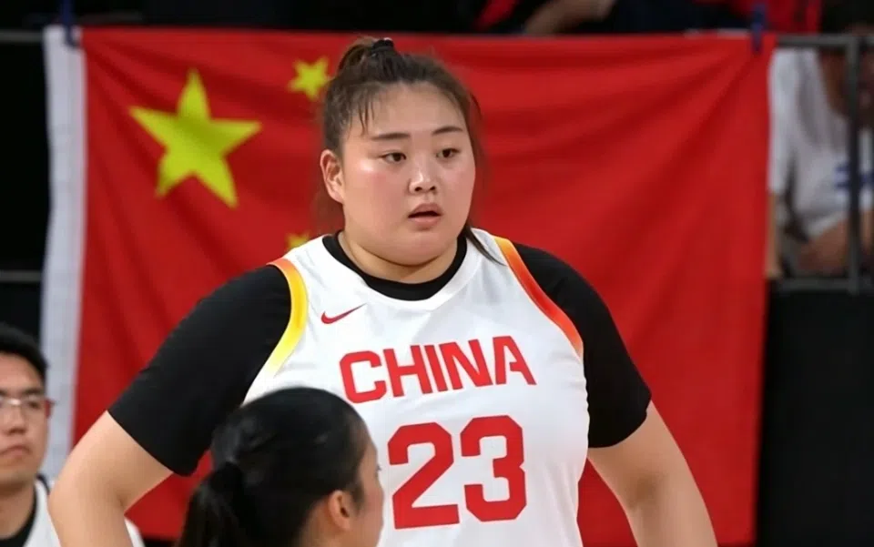 打到怀疑人生！中国女篮狂胜近70分，两大霸王花将正赛打成训练赛