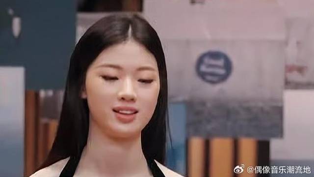 歌曲唱完，她们还没有结束，玩得太嗨了！