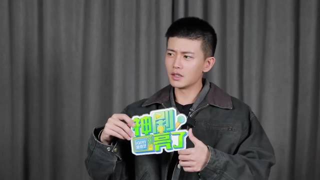 藏锋刃有余。任嘉伦收着打乒乓球，把专业藏成业余，把角色还给角色