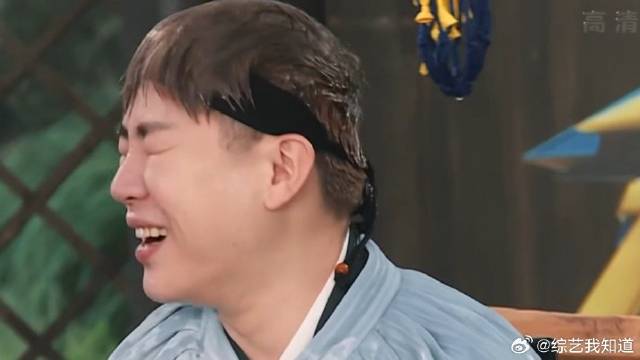 有兄弟是胡彦斌的福气！被水球砸了个满怀，众人：不算再来