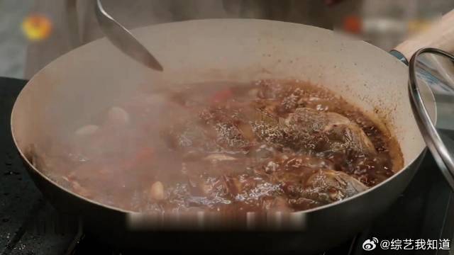 舞台落幕饭桌开场，演员真实样子大揭秘