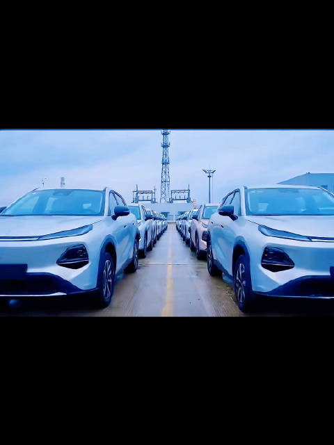 长安启源Q05深蓝汽车，焕新纯电出行相伴