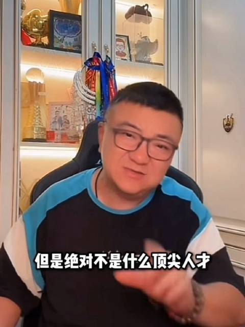 中国足球小将教练组人均大专学历，碾压传统青训