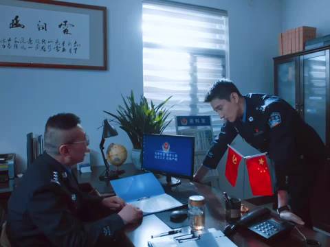 李星辰宋堰飞关系绝非认识，留水壶记奖章显深情