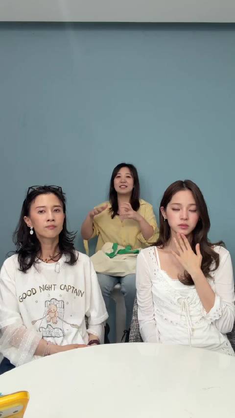 人生中第一次笑到肚子痛就是在康熙 papi酱热烈欢迎 欧阳娜娜