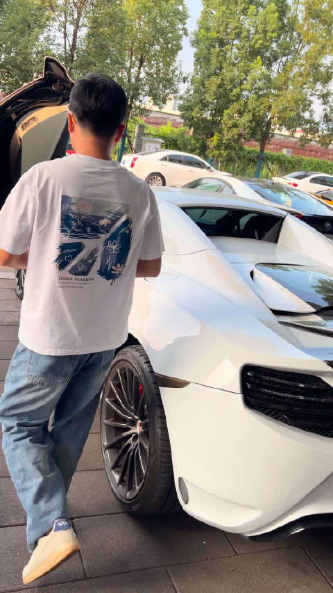 帅惨了