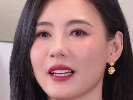 张柏芝的时光机仿佛停摆，容颜如初绽之花，生图即神图，直拍即封神
