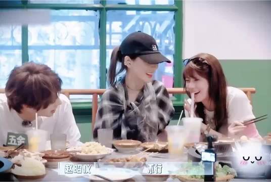 尊重他人的纠葛，不贸然介入，这份清醒真的很圈粉
