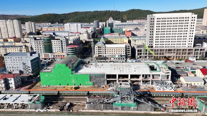 中国最北铁路一等站新建站房主体封顶 中国最北铁路一等站新建站房主体封顶