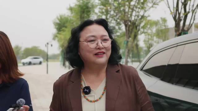 小鹏内部争执以用户调研定方案，王凤英称说服何小鹏更多